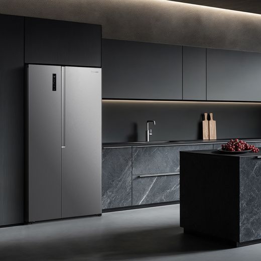Fridgemaster American Fridge Freezer - Silver - Fridge freezer in kitchen shot 