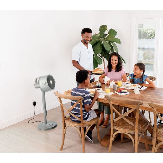 Shark FlexBreeze Pro Mist FA300WHUK - White - Family in room with fan shot