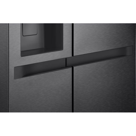 LG NatureFRESH™ American Fridge Freezer - Matte Black - Close up handle shot