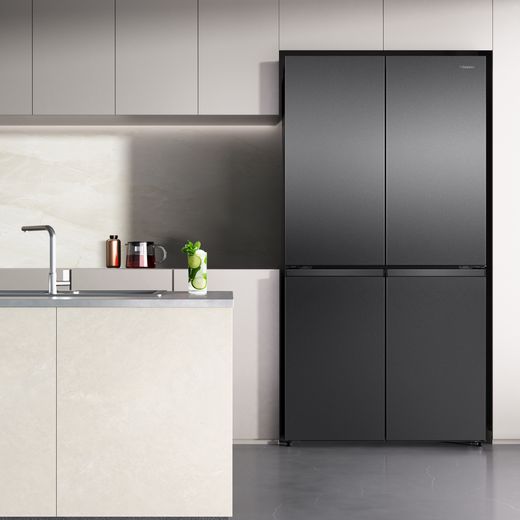 RQ5P640SSKD - Fridge freezer in kitchen shot 