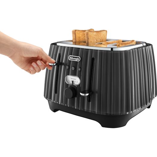 De'Longhi 4 Slice Toaster - Black
