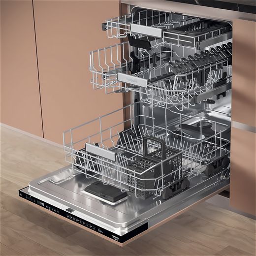 Hotpoint H8IHP42LUK Black - Dishwasher in counter shot