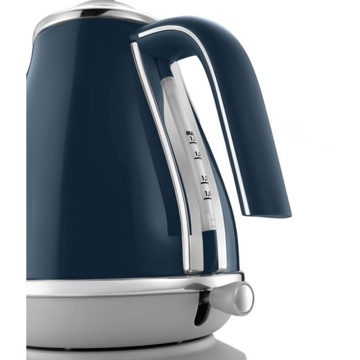 De'Longhi Icona Capitals KBOC3001.BL Kettle - Blue - Close up shot