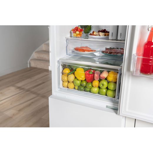 Bosch Series 4 70/30 Frost Free Fridge Freezer - White  - Close up drawer shot