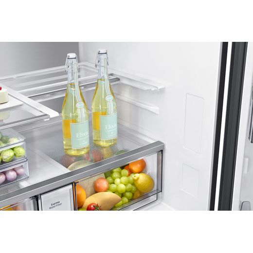Samsung Family Hub™ American Fridge Freezer - Black - Internal shot