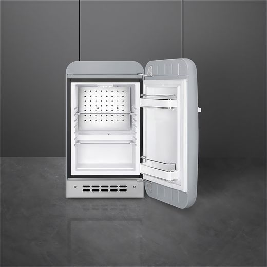 FAB5RSV6_SI - Fridge with door open shot