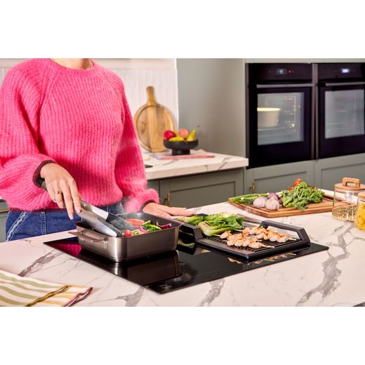 NEFF N70 T66FHX4L0 59cm Induction Hob - Black - food cooking on hob shot