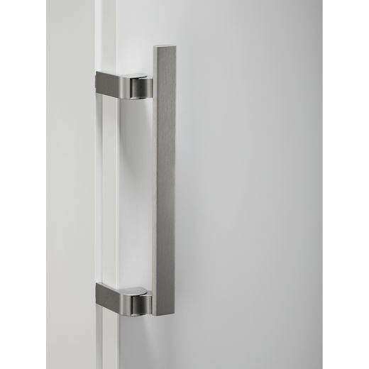 AEG 6000 Series ORK6D391EW 923421361 Fridge - White - Close up handle shot
