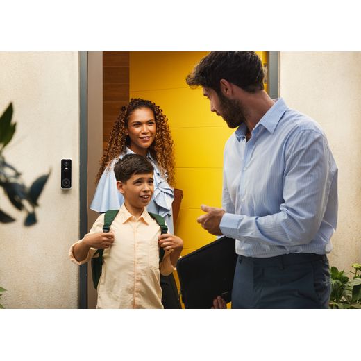 Yale Video Smart Doorbell - - Black SKU: SV-VDB-1A-W - Family at door with doorbell shot