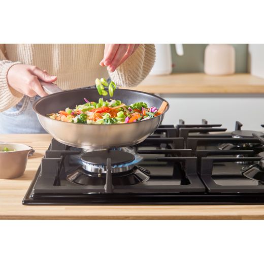 Bosch Series 6 PCP6A6I90 58cm Gas Hob - Black - person wok cooking on hob shot