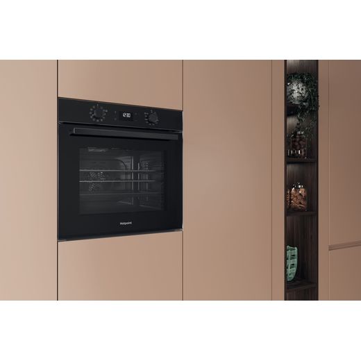HO 458H B UK_BK - Oven in kitchen shot 