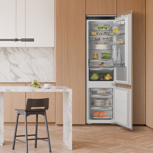 Hisense InvisibleFresh RB5B280SSWC Wifi Connected 193cm 60/40 Integrated Fridge Freezer with Fixed Door Fixing Kit - White - Fridge freezer in kitchen