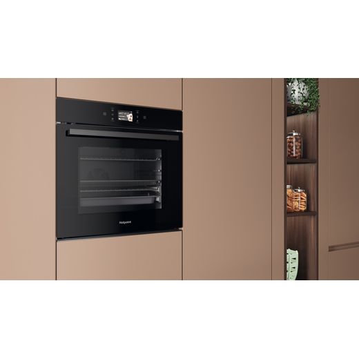 HOI98PT2SBUK_BK - Oven in kitchen shot