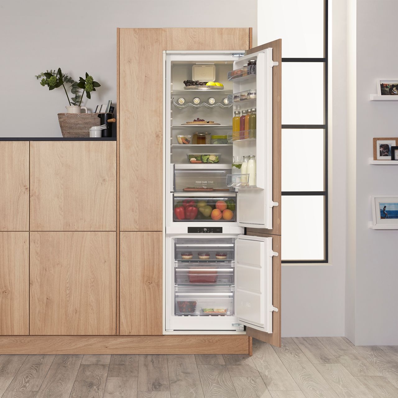 Hotpoint Day1 BCB8020AAFC.1 Extra Tall Integrated 70/30 Frost Free Fridge Freezer with Sliding Door Fixing Kit Review