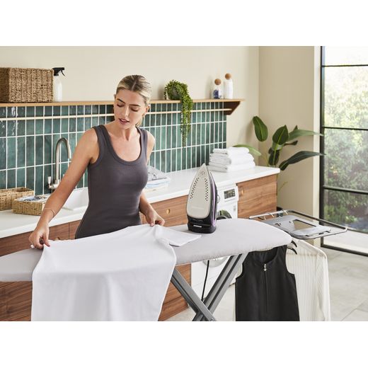 Morphy Richards Turbosteam 303140 2800 Watt Iron -Purple / Black - Ironing t-shirt