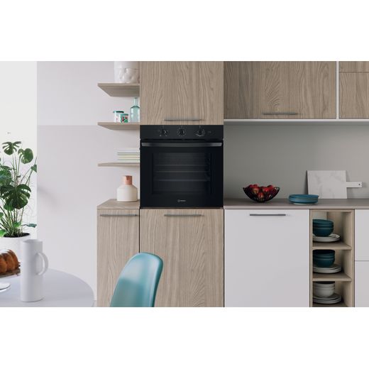 IO 232H B UK_BK - Oven in kitchen shot 