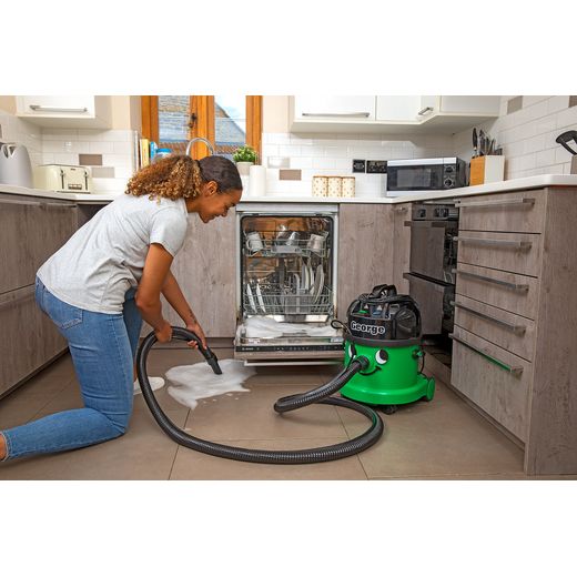 George GVE370 Wet and Dry Cleaner - Cleaning up a dishwasher leak