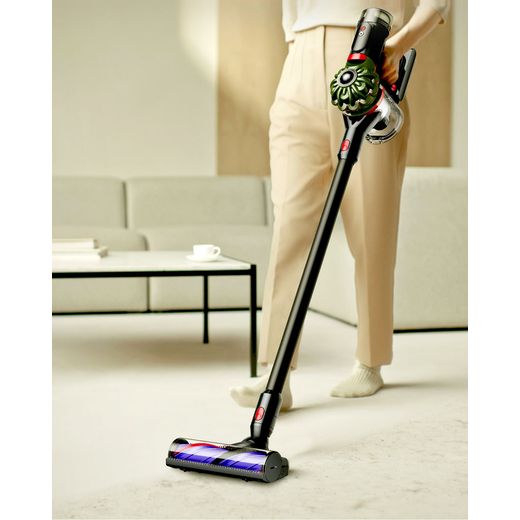 Dyson V8 Cyclone cordless vacuum | 589596-01 | ao.com