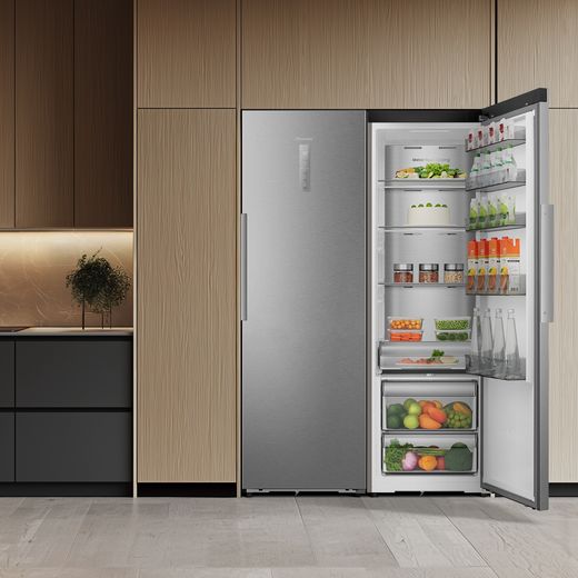 Hisense RL3K370SAIE 186cm Fridge - Silver - freezer in kitchen shot 