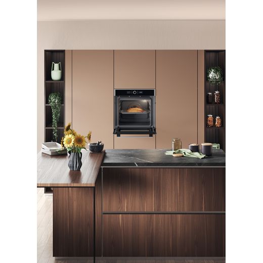 HOI4S8PM0XUK_SS - Oven in kitchen shot