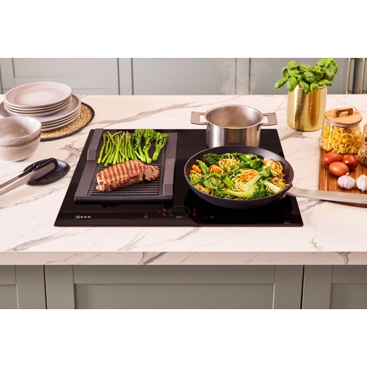 NEFF N70 T56FHS1L0 59cm Induction Hob - Black - food cooking in oven shot