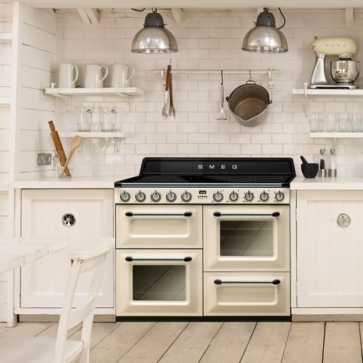Smeg Victoria Electric Range Cooker with Zone induction hob Hob - Cream
