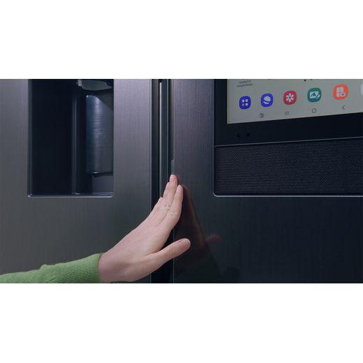 Samsung Family Hub™ American Fridge Freezer - Silver - Touching fridge
