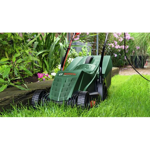 Bosch EASYROTAK 32-225 Lawn Mower Green - Lawnmower cutting grass shot