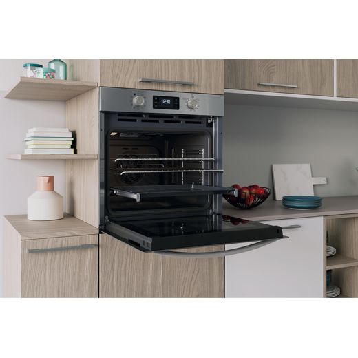 IO 278P1 X UK_SS - Oven in kitchen shot 
